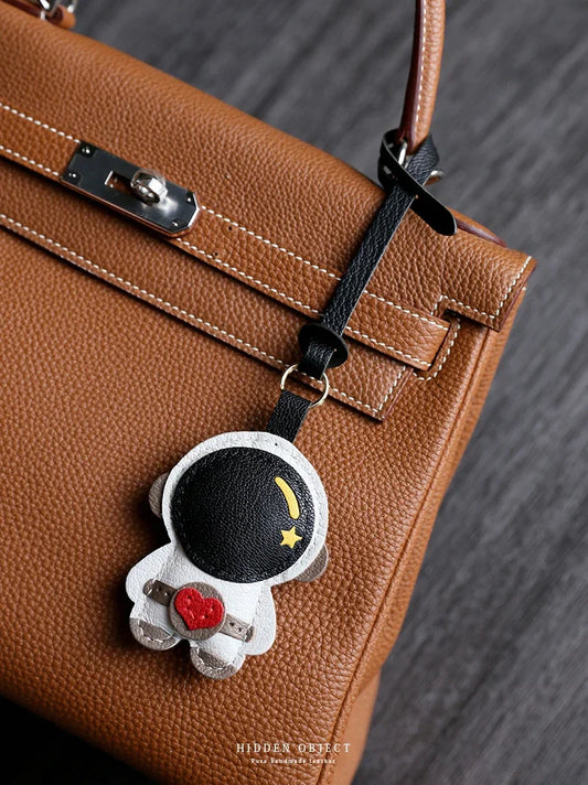 Handmade Leather Astronaut Keychain – Custom Bag & Car Pendant Gift